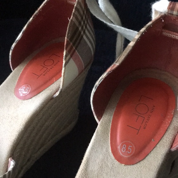 Ann taylor loft 8.5 wedges - Picture 3 of 8